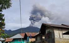 Gunung Marapi Erupsi Pagi Ini, Warga Diminta Jauhi Radius 4,5 Km dari Kawah