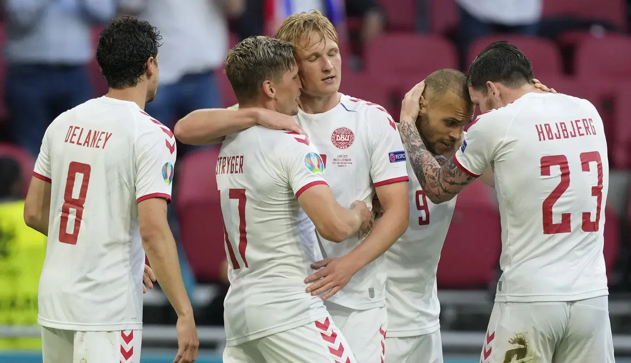 Babak kedua baru berjalan empat menit, Denmark berhasil mencetak gol kedua lagi-lagi melalui striker Kasper Dolberg. Ia berhasil menyambar bola muntah dari Neco Williams hasil umpan Martin Braithwaite. Denamrk 2, Wales 0. (Foto: AP/Pool/Peter Dejong)