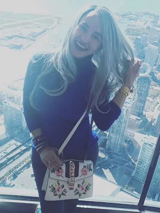 "Mulai bersikap positif tentang apa yang bisa terjadi dengan benar😁 segera Anda semua akan lihat apa yang akan saya buat Indonesia akan bangga dengan saya," lanjutnya. (Instagram/cynthiara_alona)