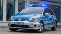 VW e-Golf jadi kendaraan operasional polisi Albania. 
