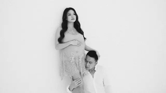 Hamil Anak Pertama, Ini 6 Maternity Shoot Stella Cornelia dan Fendy Chow yang Menawan