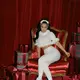 Sambut Natal 2025. Kim Kardashian membagikan foto dengan dekorasi meriah dan memakai warna busana Pantone terkini. [Foto: Instagram/ kim Kardashian]