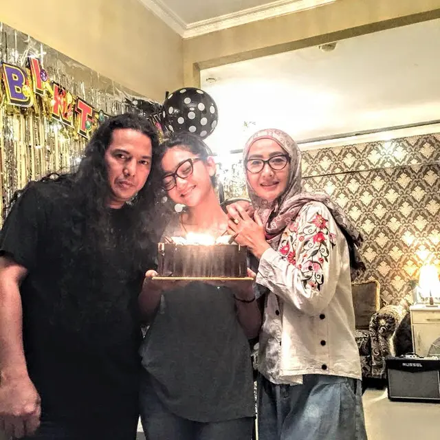 Rayakan Ultah Sang Ayah, Ini 6 Kebersamaan Glenca Chysara dan Rudy Chysara