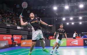 Ganda campuran Indonesia Jafar Hidayatullah/Felisha Alberta Nathaniel Pasaribu meraih tiket babak 16 besar&nbsp;Australian Open 2025 setelah menggulung pasangan Malaysia&nbsp;Jimmy Wong/Lai Pei Jing&nbsp;di Quaycentre, Rabu (19/11).&nbsp;(foto: PBSI)