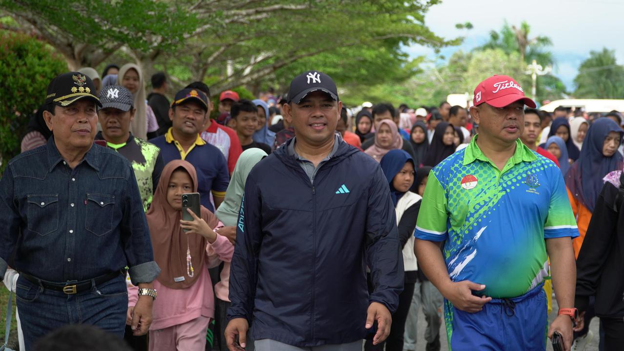 Jalan Sehat Bersama Ribuan Warga Dalam Rangka HUT Rohul Ke 25, Kapolres Ajak Ciptakan Pilkada Damai