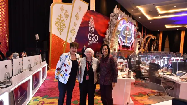 Menteri Keuangan Sri Mulyani Indrawati dan Menteri Keuangan Amerika Serikat Janet Yellen di sela acara 3rd Finance Ministers & Central Bank Governors di Bali Nusa Dua Convention Center (BNDCC) I, Nusa Dua, Bali, Jumat (15/7/2022).
