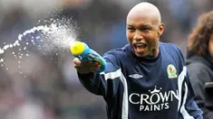 Kegembiraan El Hadji Diouf seusai kemenangan Blackburn Rovers atas Burnley dalam lanjutan EPL yang digelar di Ewood Park, 18 Oktober 2009. Rovers unggul 3-2. AFP PHOTO/ANDREW YATES