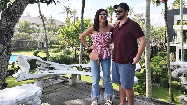 [Bintang] Aline Adita dan James