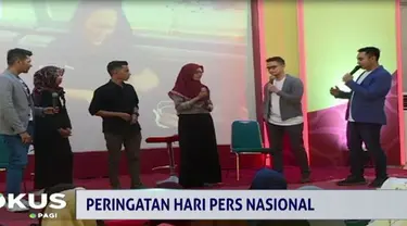 Sejumlah peserta lomba menjadi penyiar atau presenter menunjukkan antusiasmenya di panggung utama.