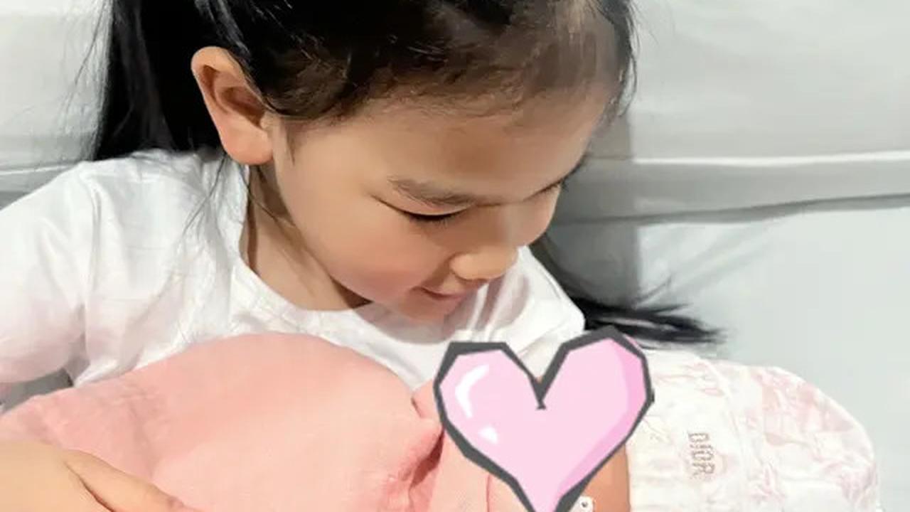 6 Potret Kezia Toemion Sudah Lahirkan Anak Kedua, Keluarga Cendana Punya Anggota Baru