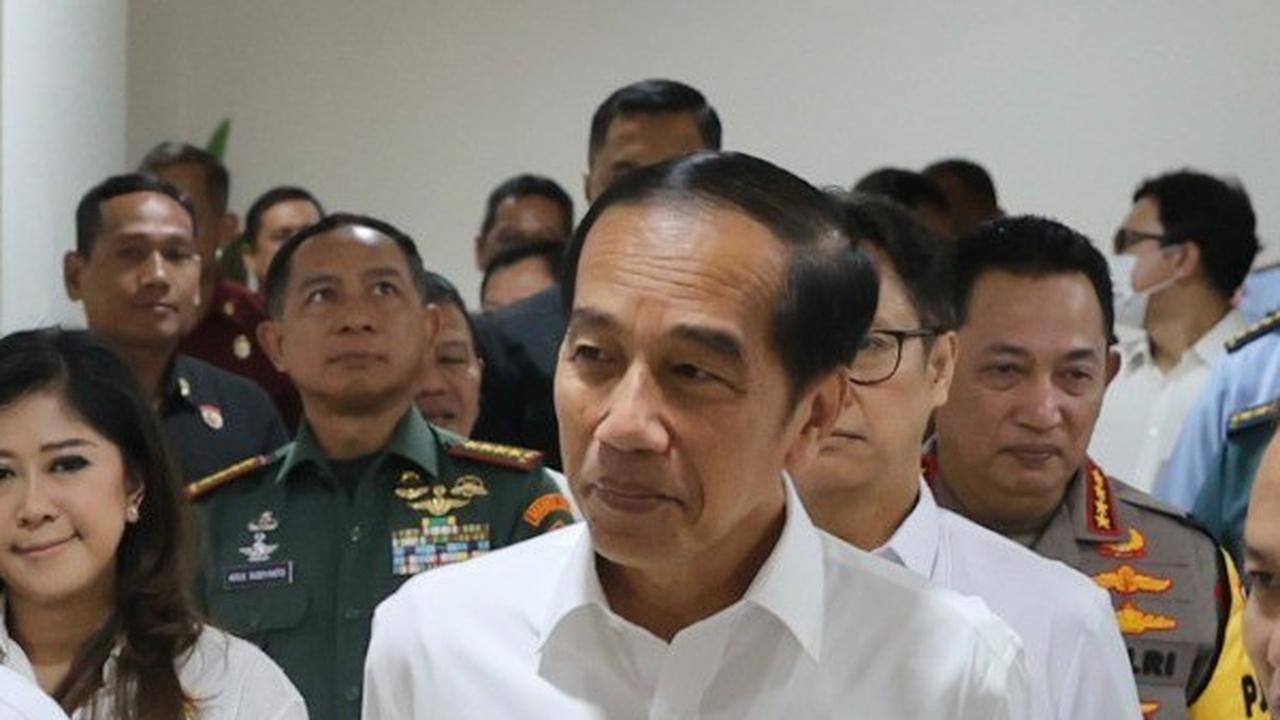 Jokowi Sebut Sering Dikritik Tajam: Gambar Wajah Saya Aneh-Aneh di Sampul Media, Cucu Komplain