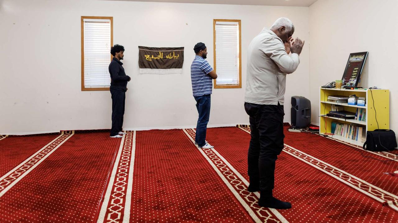 Masjid di Ujung Dunia yang Disinari Matahari Selama 24 Jam