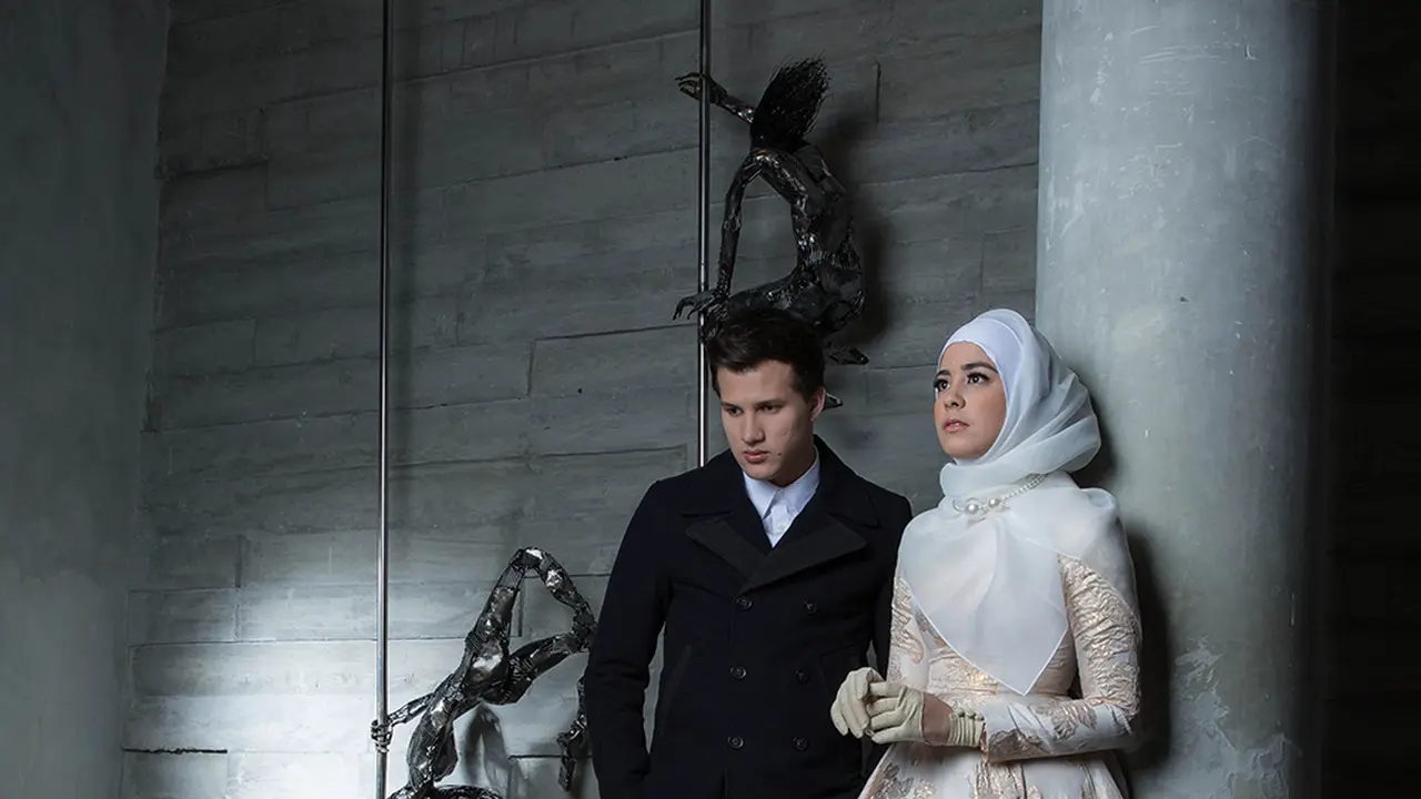 [Bintang] Risty Tagor dan Stuart Collin