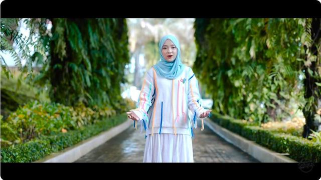 6 Potret Nissa Sabyan di Single Terbaru 'Ya Romadhon', Outfitnya Banjir Pujian