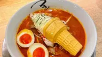 Edisi Terbatas, Jepang Sajikan Ramen dengan Topping Es Krim yang Unik (sumber: Twitter//torisobazagin)