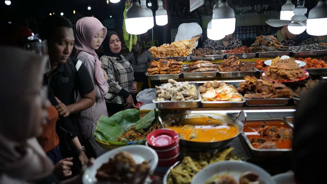 FOTO: Berbuka Ramadan dengan Nasi Kapau di Kramat Raya
