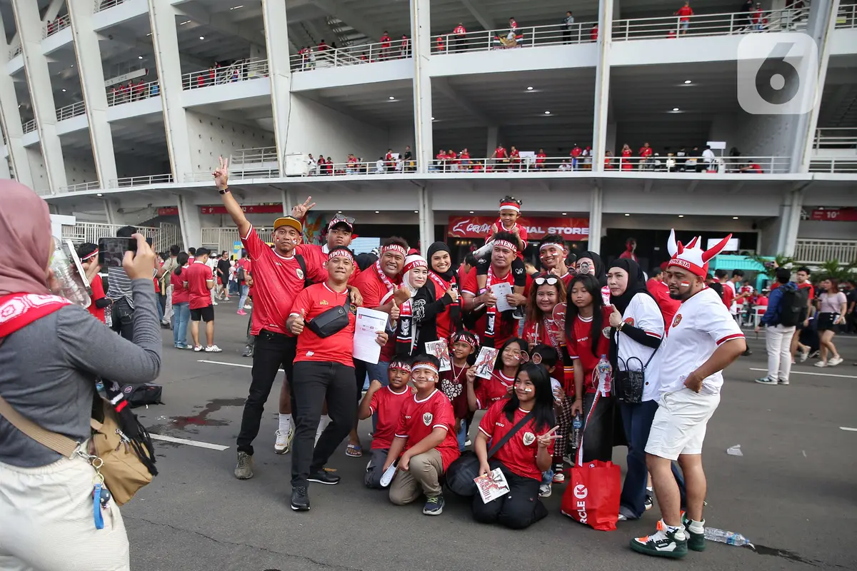 Suporter Timnas Indonesia Merahkan Stadion Utama Gelora Bung Karno
