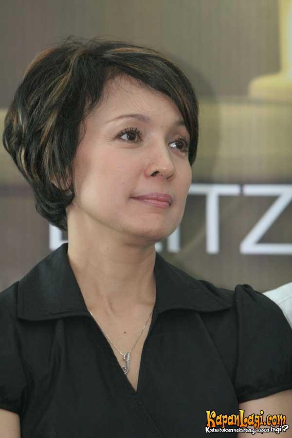  Model  Rambut  Pendek  Wanita Usia  50 Tahun Seputar Model 