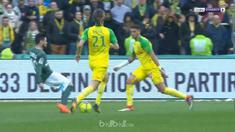 Remy Cabella mencetak dua gol yang memastikan kemenangan 3-0 St Etienne atas Nantes, Minggu (1/4). Gol terbaik di laga ini tercipt...