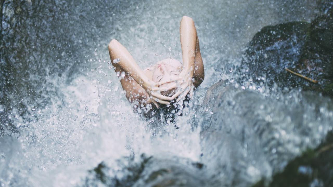 12 ,Manfaat Mandi Air Garam untuk Kesehatan, Mengatasi Nyeri Sendiri hingga Kram Menstruasi
