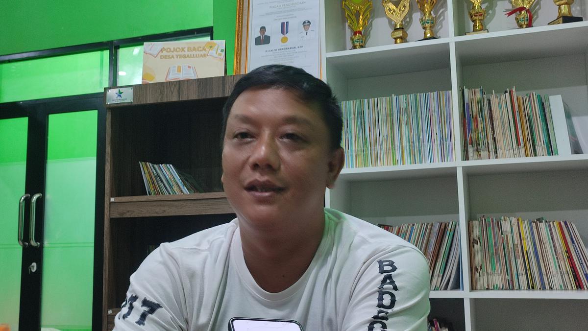 Kepala Desa Tegalluar, Galih Hendrawan, saat ditemui di Kantor Desa Tegalluar pada Rabu (15/4).