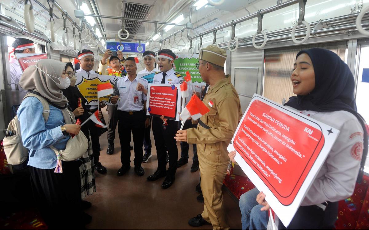 Peringatan Sumpah Pemuda di KRL Commuter Line