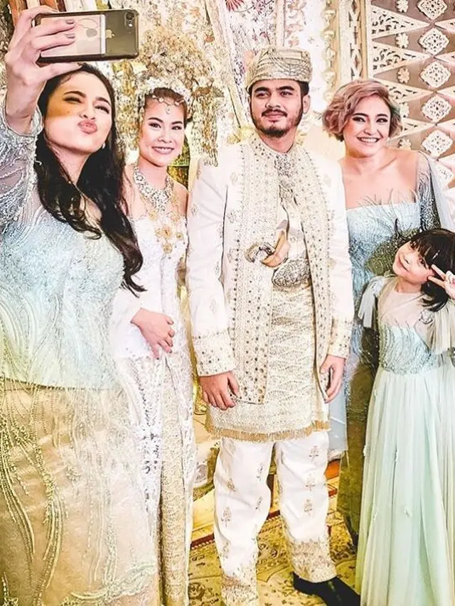 Potret Marshanda saat Pernikahan Adiknya, Cantik dengan Rambut Pendek