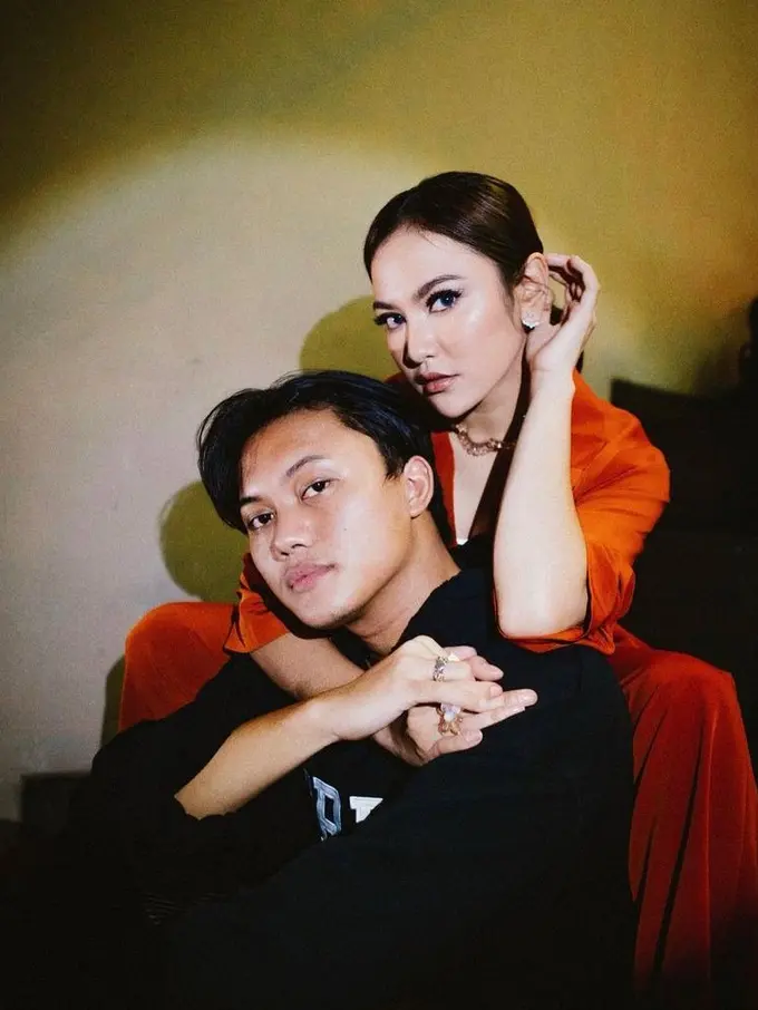 Mahalini Raharja ikut rayakan lebaran bersama Rizky Febian