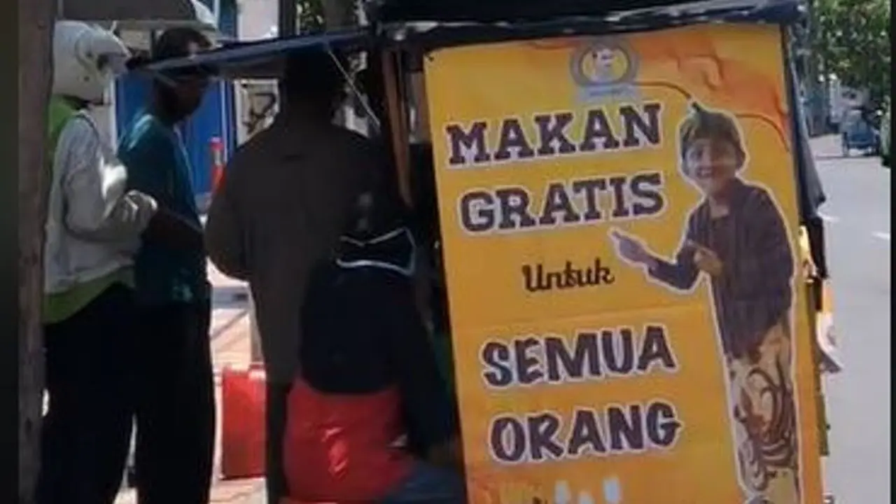 Keluarga di Surabaya Tiap Hari Bagikan Makanan Gratis