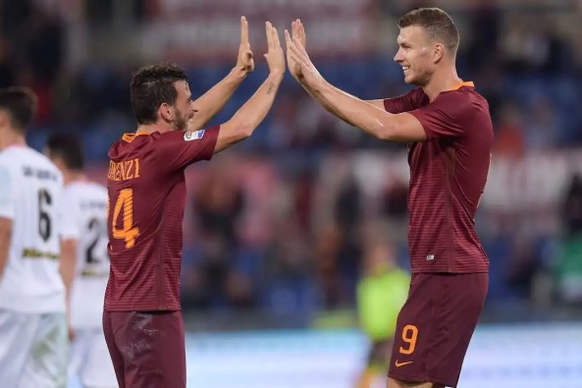 Dua pemain AS Roma, Florenzi dan Dzeko rayakan kemenangan 4-1 atas Palermo 