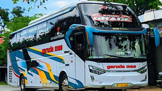 Seperti Legacy SR3 XHD, ini adalah versi Super High Deck (SHD) dari SR3 HD.  Varian ini memiliki ruang bagasi lebih luas di atas roda depan dan belakang.  Bus ini mengusung kaca depan berlapis ganda agar terlihat seperti bus modern.  (Sumber: Instagram/@xorg_photography)