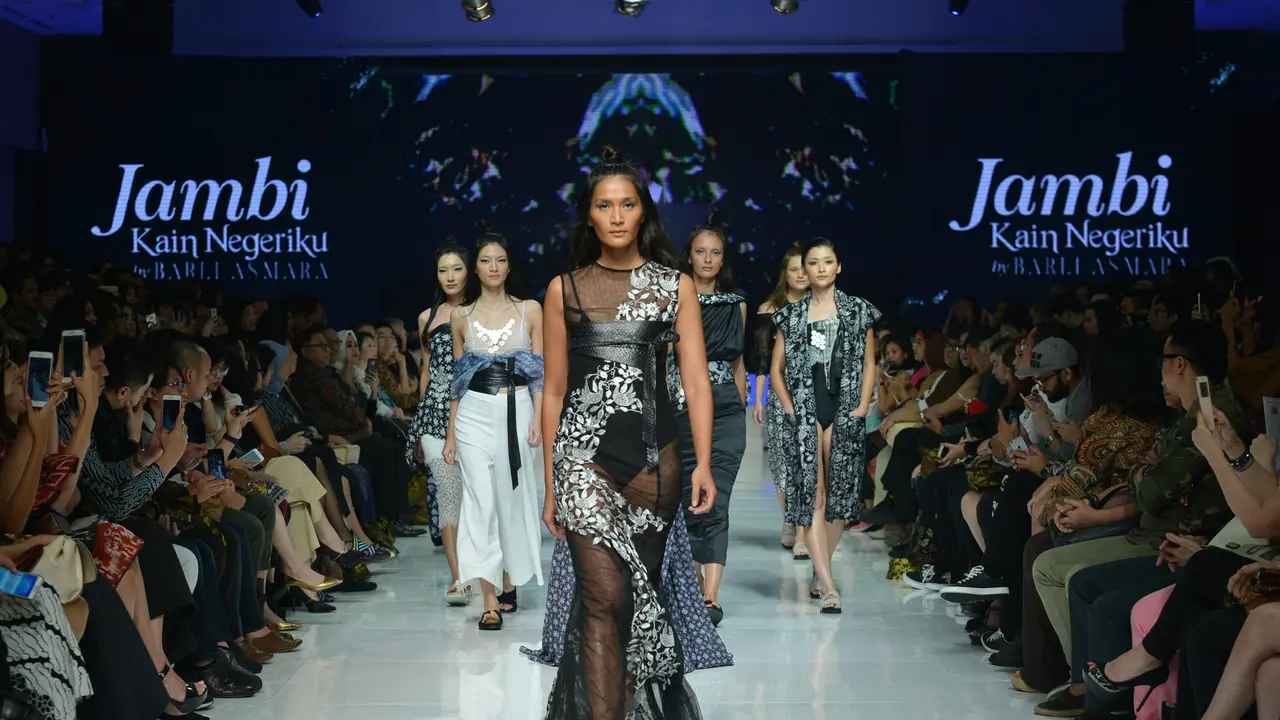Inspirasi Tren Busana dari Panggung JFFF 2017