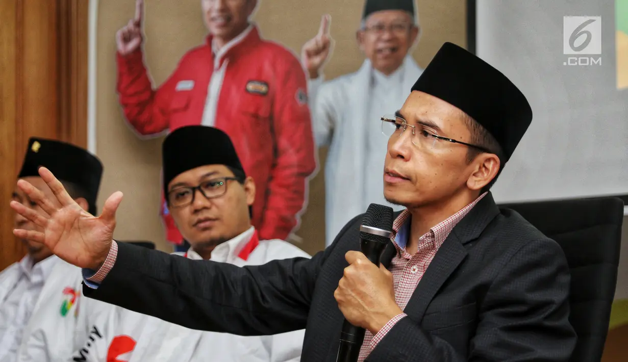 Mantan Gubernur Nusa Tenggara Barat Tuan Guru Bajang Zainul Majdi memberi penjelasan saat menjadi narasumber dalam diskusi di Jakarta, Kamis (7/2). Diskusi tersebut terkait Gerakan Menangkal Fitnah dan Hoax seputar agama. (Liputan6.com/Johan Tallo)