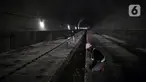 Pekerja menyelesaikan proyek Tunnel 6 kereta cepat Jakarta-Bandung di kawasan Cikalong Wetan, Depok, Purwakarta, Jawa Barat, Rabu (30/3/2022). Tunnel 6 memiliki panjang 4.478 meter. (Liputan6.com/Faizal Fanani)