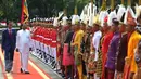 Presiden Jokowi (kiri) mendampingi Presiden Republik Sosialis Demokratik Sri Lanka Maithripala Sirisena di Istana Merdeka, Jakarta, Rabu (8/3). Pertemuan tersebut untuk menjalin hubungan antara kedua negara. (Liputan6.com/Angga Yuniar)