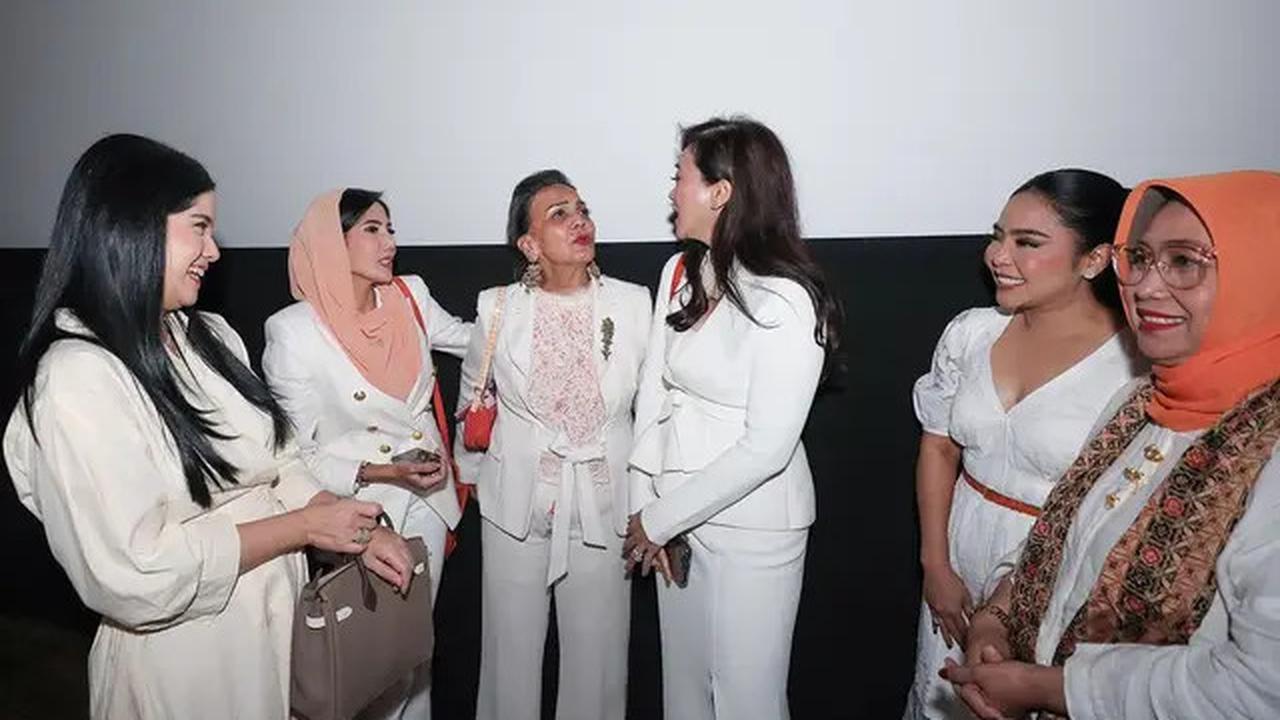 Inspirasi Outfit Nonton Bioskop Annisa Pohan Saat Hadiri Premiere Film, Tampil Casual Feminin dengan Jinjing Tas Hermes Kesayangan