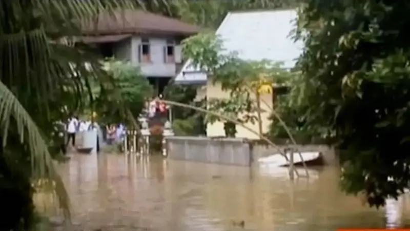 VIDEO: Pondok Santri di Jambi Hanyut Diterjang Banjir