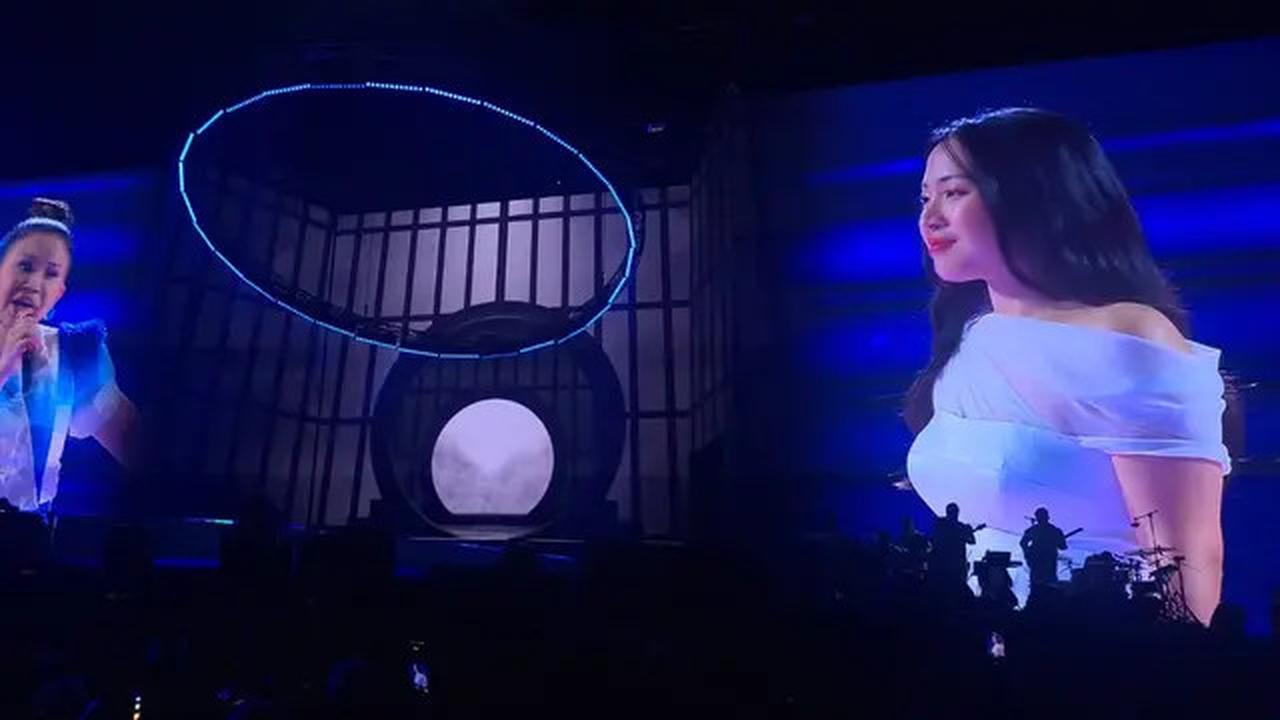 Rossa Duet dengan Bernadya di Konser Here I Am: Dua Penyanyi Galau Bersatu