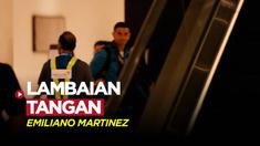 Berita Video, Emiliano Martinez berikan lambaian tangan saat tiba di salah satu hotel di Indonesia pada Jumat (16/6/2023)