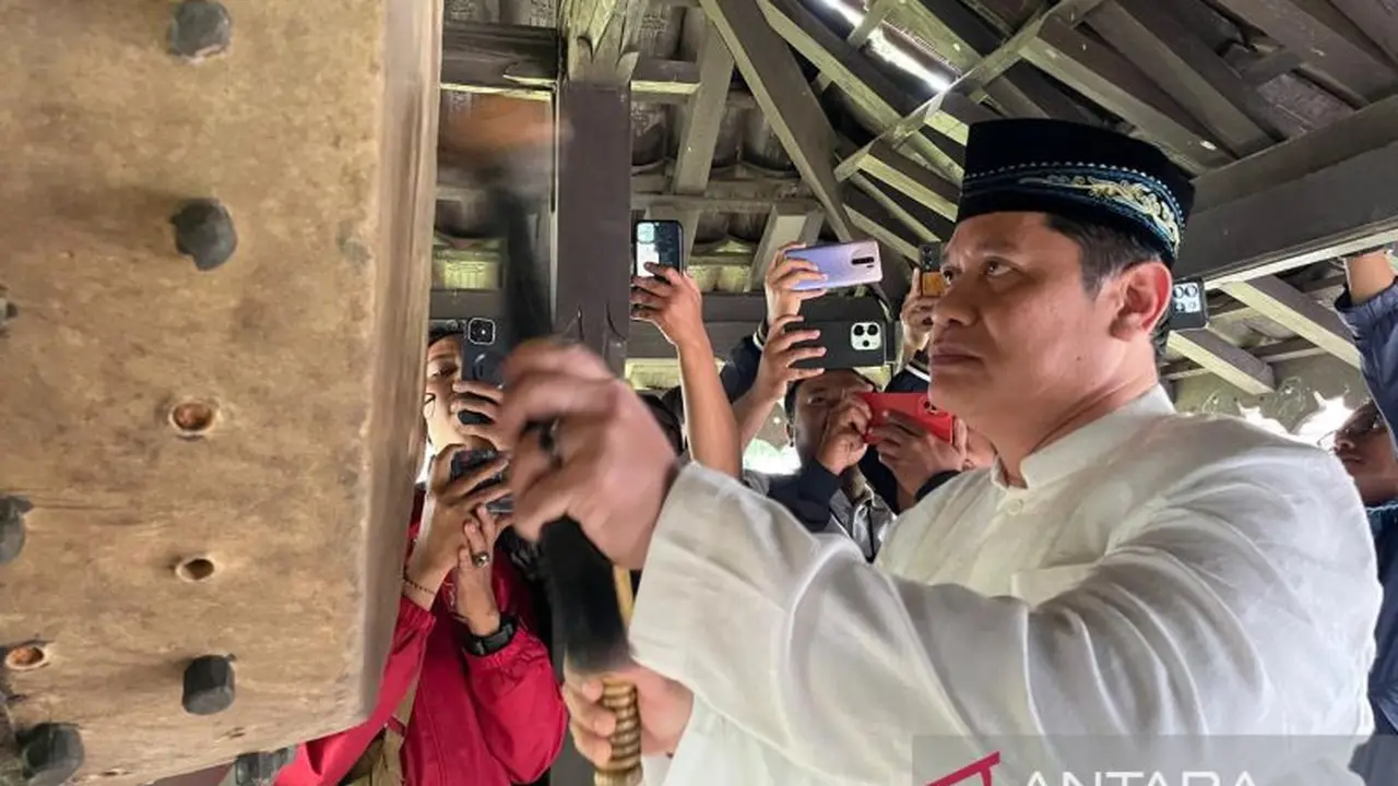 Tradisi tabuh bedug di Cirebon. (Antara)
