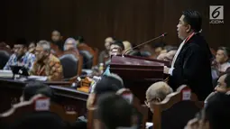 Ketua Kuasa Hukum KPU untuk Pilpres, Ali Nurdin memberikan keterangan dalam sidang sengketa Pilpres 2019 di Gedung MK, Jakarta, Selasa (18/6/2019). Sidang tersebut beragendakan mendengarkan jawaban dari termohon. (Liputan6.com/Faizal Fanani)