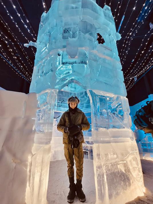 Liburan ini bukan sekadar perjalanan biasa, tetapi juga menjadi simbol perpisahan kecil antara ibu dan anak sebelum Rizky melangkah ke dunia perkuliahan. Rossa berharap momen spesial ini akan selalu dikenang Rizky sebagai salah satu kenangan terbaiknya bersama sang ibunda. Bagi Rossa, momen seperti ini adalah investasi emosional yang tak ternilai. (Liputan6.com/IG/@itsrossa910)