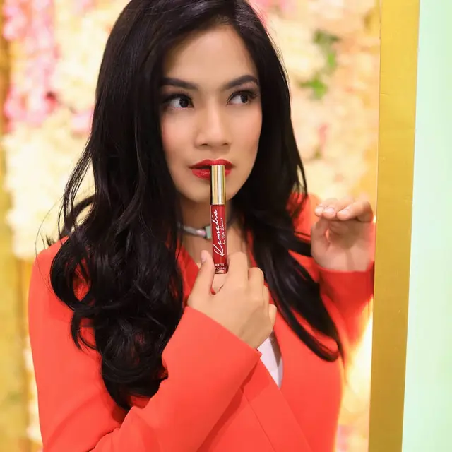Seleb Wanita Ini Punya Brand Kosmetik Sendiri