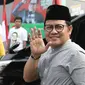 Ketua Umum PKB Muhaimin Iskandar bersiap melepas peserta mudik gratis PKB di kawasan Cikini, Jakarta, Minggu (10/6). PKB menggelar mudik bersama dengan nama "Mudik C1nta" jurusan Jawa Tengah, Yogyakarta, hingga Jawa Timur. (Liputan6.com/Herman Zakharia)