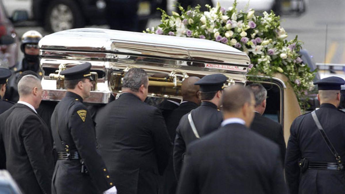 Silent Funeral, Penghargaan Terakhir untuk Whitney Photo