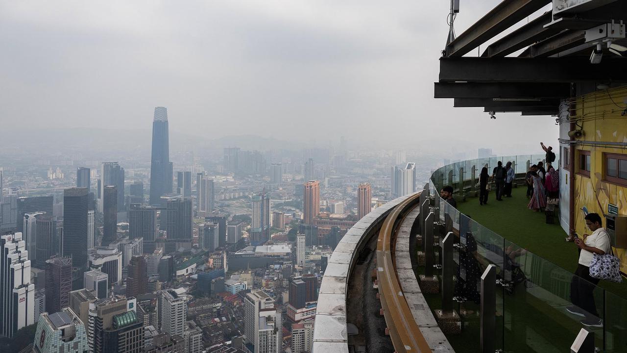 Kuala Lumpur Diselimuti Kabut Asap dari Kalimantan