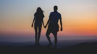 Ilustrasi pasangan cinta, romantis. (Photo by Caleb Ekeroth on Unsplash)