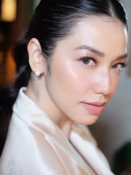 Potret close up Velove yang satu ini sungguh memukau. Memperlihatkan kecantikan parasnya yang rupawan, dengan kulit sehat, dengan makeup minimalis, yang tak berlebihan. Foto: Instagram.