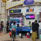 Suasana penumpang memadati stasiun Kejaksan Cirebon dalam masa arus balik lebaran idul fitri 2023. Foto (Liputan6.com / Panji Prayitno)