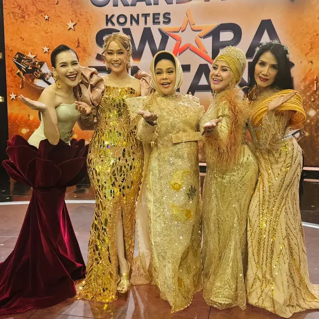 8 Model Gamis Brokat Hetty Koes Endang, Elegan di Setiap Momen